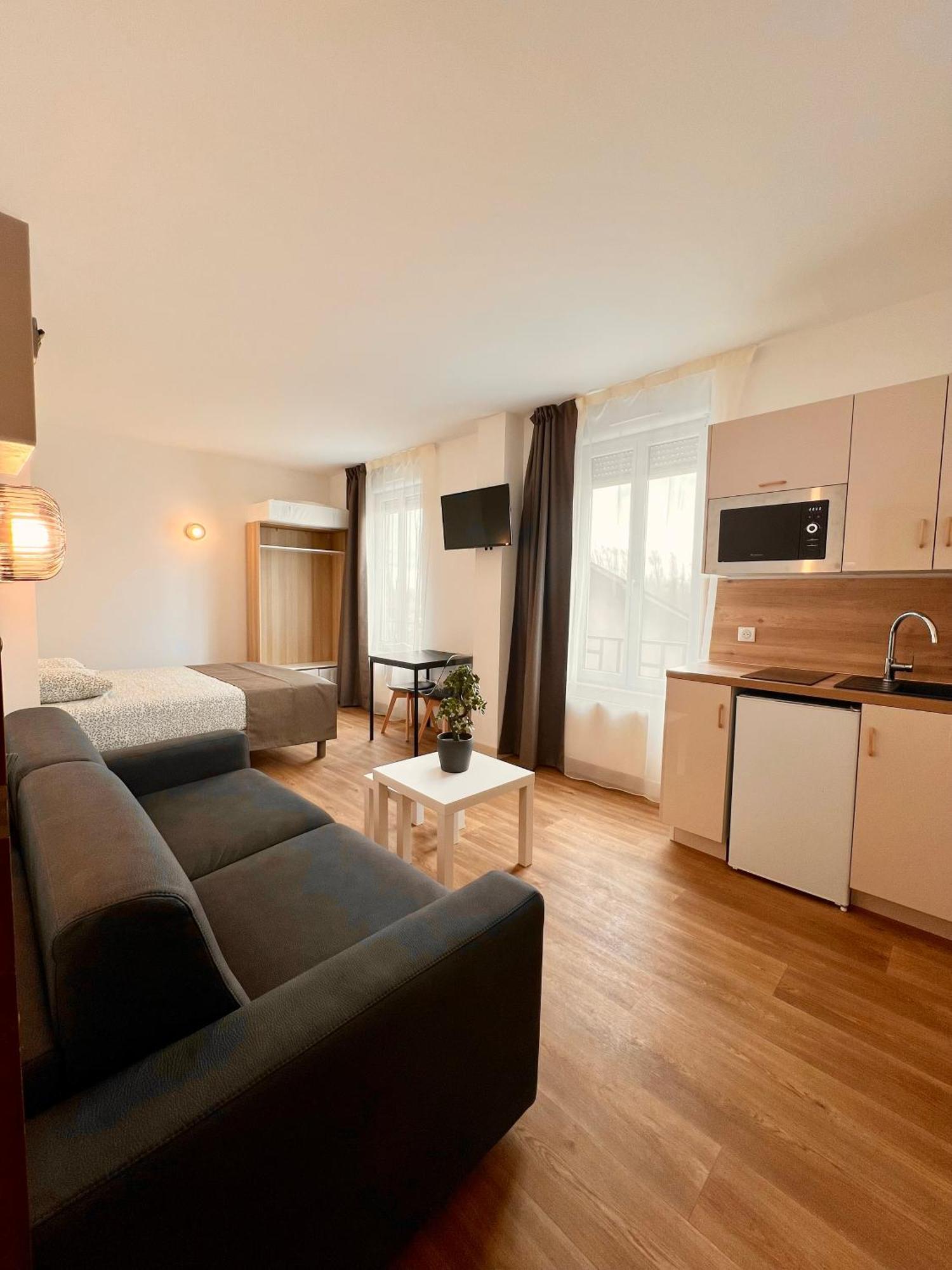 Studio 4 Pers Face Gare Sncf Appart Hotel Le Cygne D4 Bourges Exterior foto