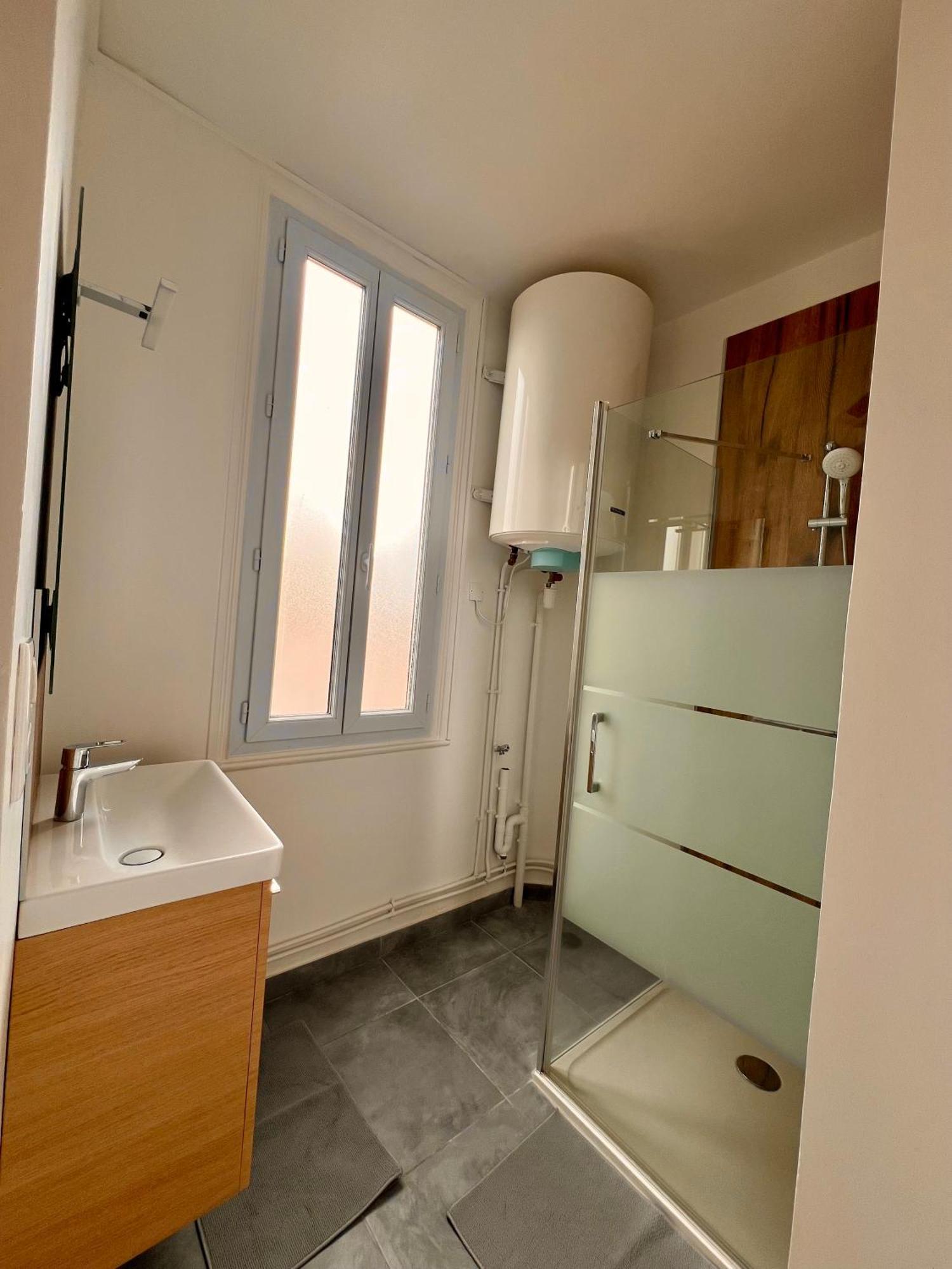 Studio 4 Pers Face Gare Sncf Appart Hotel Le Cygne D4 Bourges Exterior foto